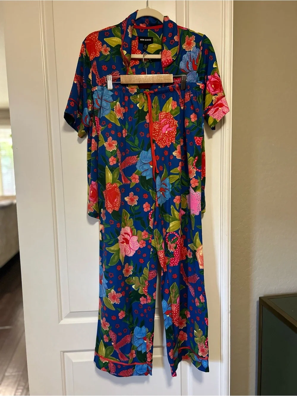 ☀️🌺NWOT🌴🌸Vibrant Vacation ‘Room Service’ Tropical Floral Pajama Set